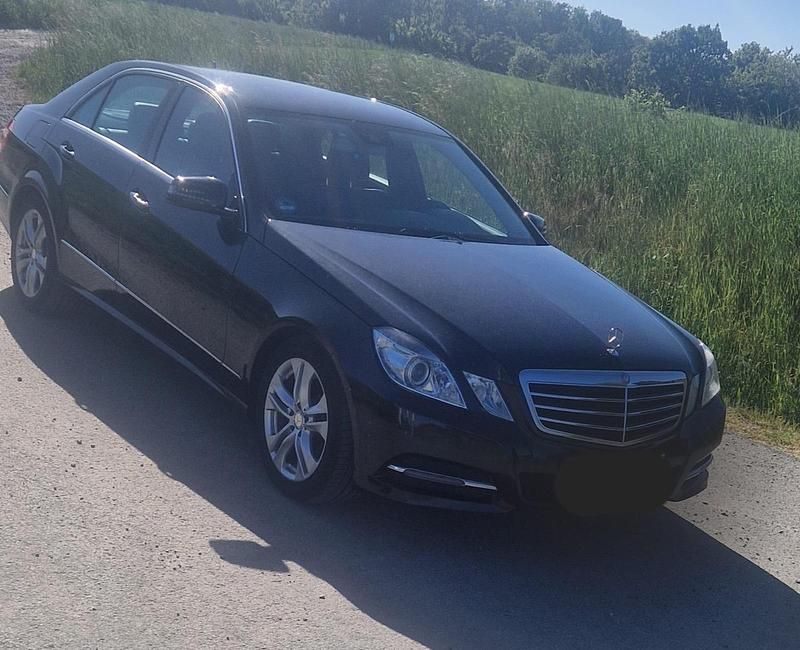 Gebraucht Mercedes E200 Avantgarde 136 PS (100 kW) 2012 Schwarz Limousine