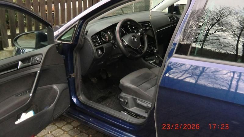 Gebraucht VW Golf VII Life 150 PS (110 kW) 2019 Blau Limousine