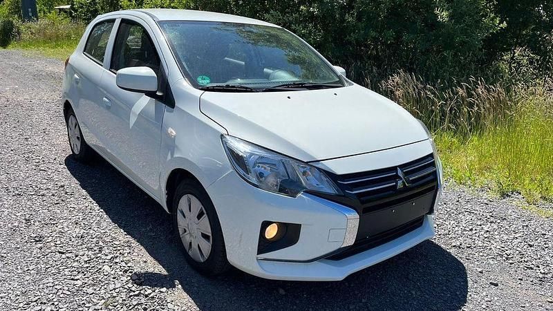 Second-hand Mitsubishi Space Star Basis 71 CP (52 kW) 2021 Alb Berlinǎ