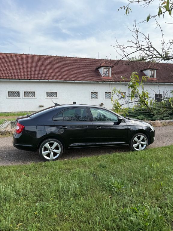 Gebraucht Skoda Rapid Active 105 PS (77 kW) 2013 Schwarz Limousine