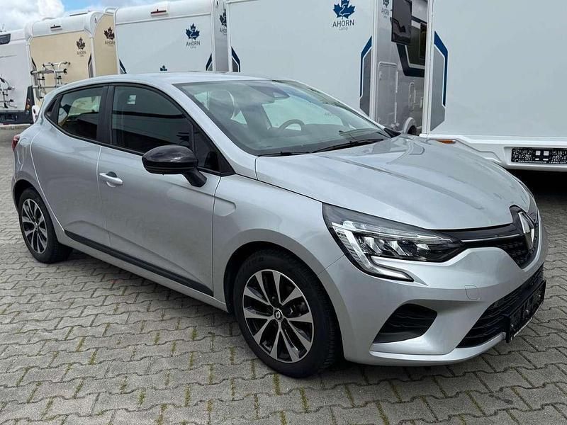 Silber Gebraucht 2023 Renault Clio V Equilibre Kleinwagen | 16.990 € (Fairer Preis) - Bild 1/4