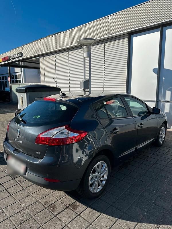 Gebraucht Renault Mégane 110 PS (80 kW) 2014 Grau Limousine