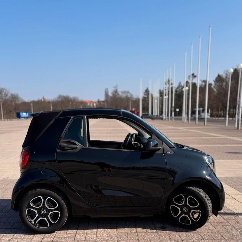 Gebraucht Smart ForTwo Cabrio 90 PS (66 kW) 2017 Schwarz Cabrio