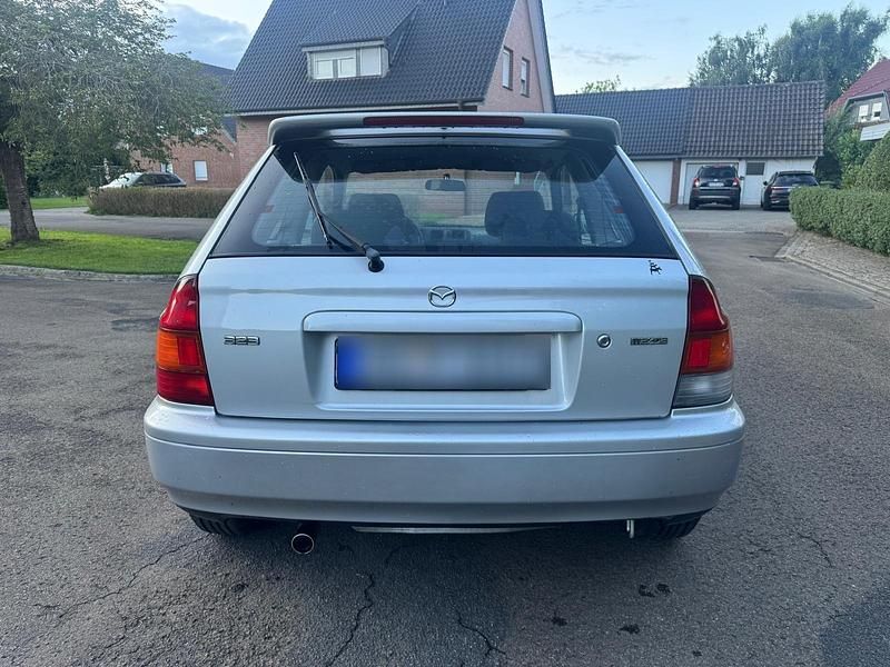 Gebraucht Mazda 323 88 PS (64 kW) 1998 Silber Coupé