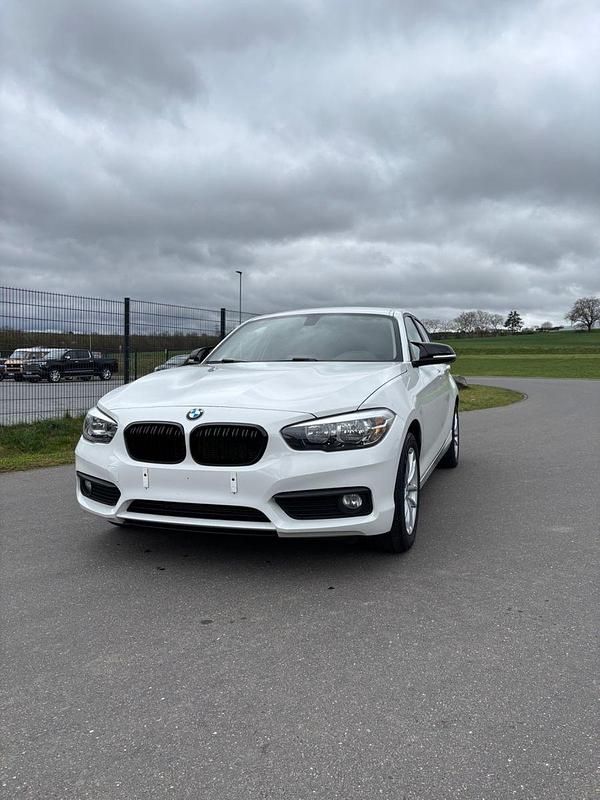 Gebraucht BMW 118 Advantage 136 PS (100 kW) 2018 Weiß Kleinwagen