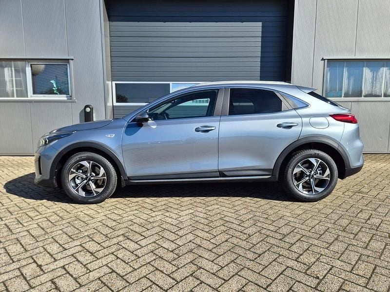 Neu Kia XCeed 2026 Lunarsilber metallic SUV