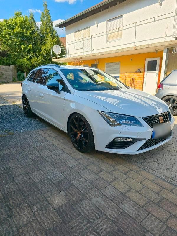 Weiß Gebraucht 2019 Cupra Leon Kombi | 23.490 € (Fairer Preis) - Bild 1/4