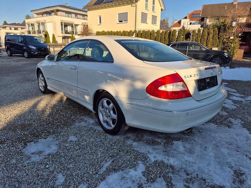 Gebraucht Mercedes CLK200 184 PS (135 kW) 2008 Calcitweiss  unilack Coupé