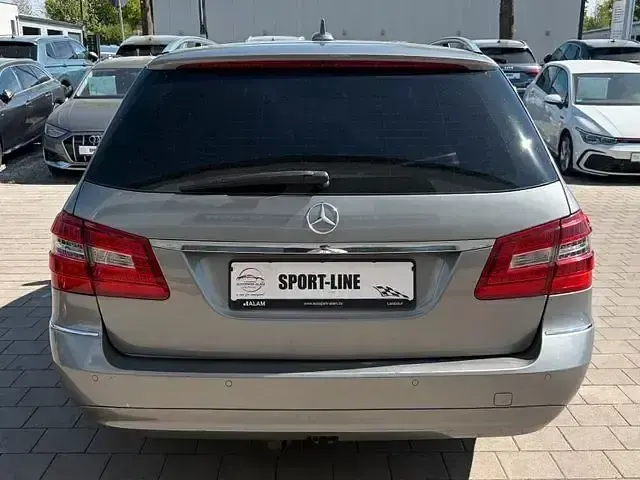 Gebraucht Mercedes E220 170 PS (125 kW) 2011 Silber Limousine