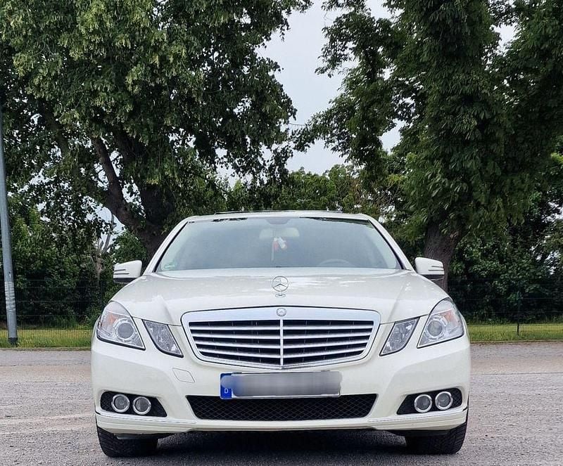 Weiß Gebraucht 2011 Mercedes E350 Limousine | 11.200 € (Guter Preis) - Bild 1/4