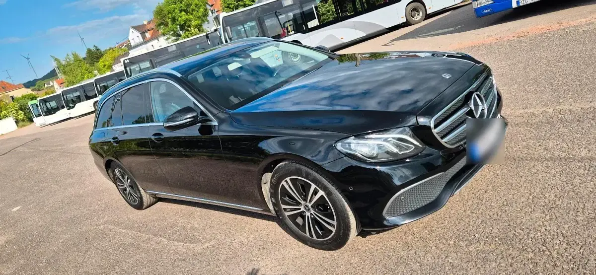 Gebraucht Mercedes E220 Avantgarde 194 PS (142 kW) 2019 Schwarz Kombi