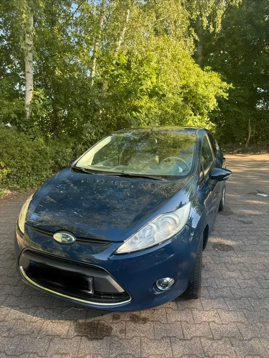 Gebraucht Ford Fiesta Titanium 82 PS (60 kW) 2009 Blau Kleinwagen