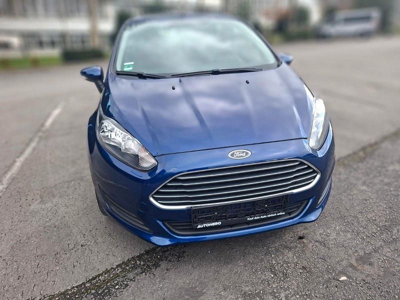 Gebraucht Ford Fiesta SYNC Edition 82 PS (60 kW) 2015 Blau Kleinwagen