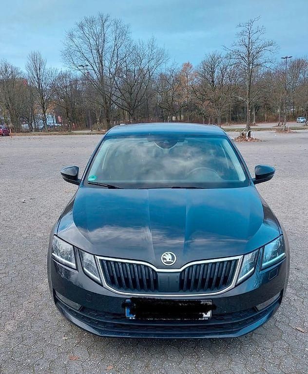 Schwarz Gebraucht 2017 Skoda Octavia Style Limousine | 12.500 € (Guter Preis) - Bild 1/4