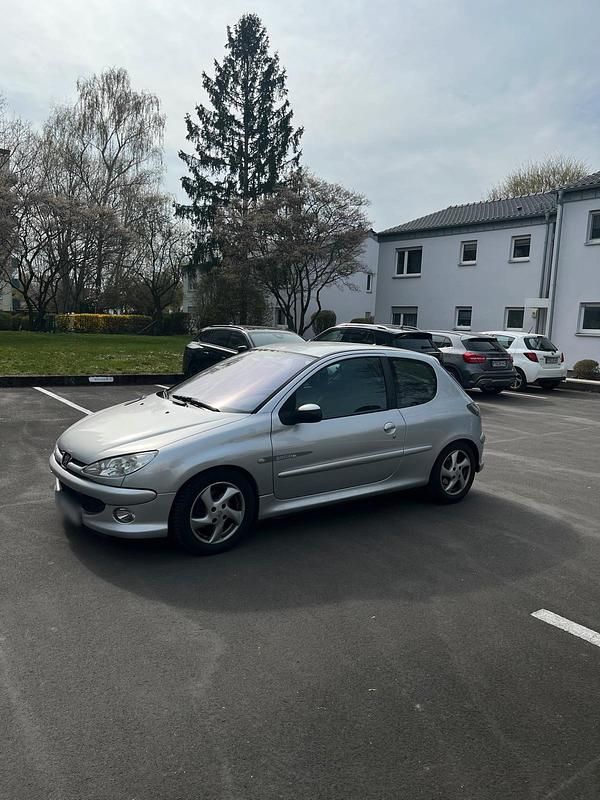 Gebraucht Peugeot 206 88 PS (64 kW) 2004 Silber Kleinwagen