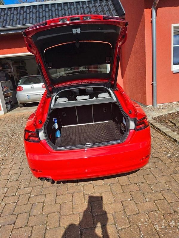 Gebraucht Audi A5 Sportback Ambiente 218 PS (160 kW) 2018 Rot Kleinwagen
