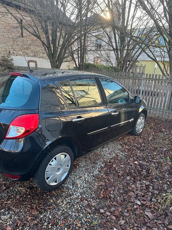 Schwarz Gebraucht 2009 Renault Clio II Kleinwagen | 2.200 € (Fairer Preis) - Bild 1/4