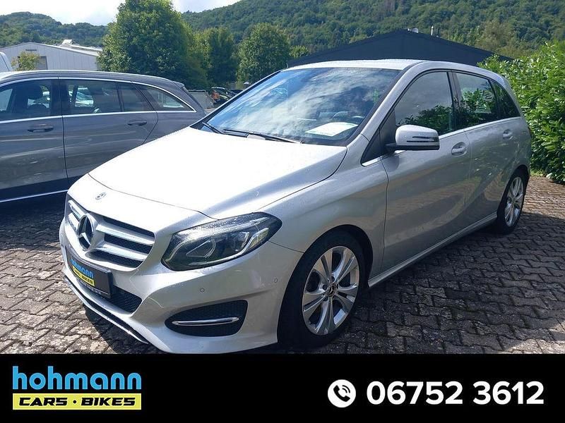 Silber Gebraucht 2017 Mercedes B200 Urban Van / Kleinbus | 14.990 € (Fairer Preis) - Bild 1/4