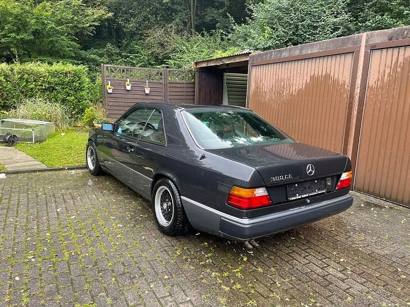 Gebraucht Mercedes E300 179 PS (131 kW) 1990 Coupé