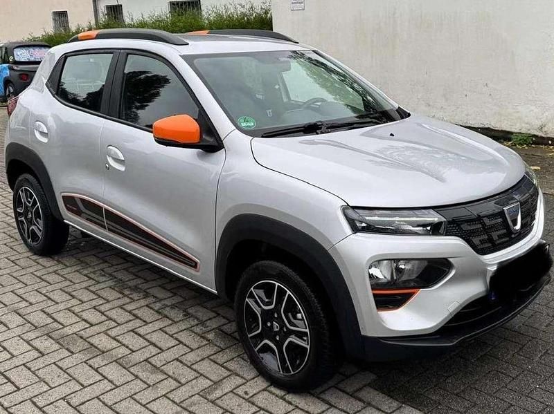 Silber Gebraucht 2022 Dacia Spring Comfort Plus Kleinwagen | 8.900 € (Guter Preis) - Bild 1/4