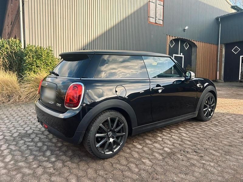 Second-hand Mini ONE 102 CP (75 kW) 2017 Negru Hatchback