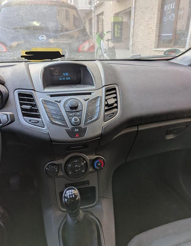 Gebraucht Ford Fiesta Ambiente 65 PS (47 kW) 2013 Rot Kleinwagen