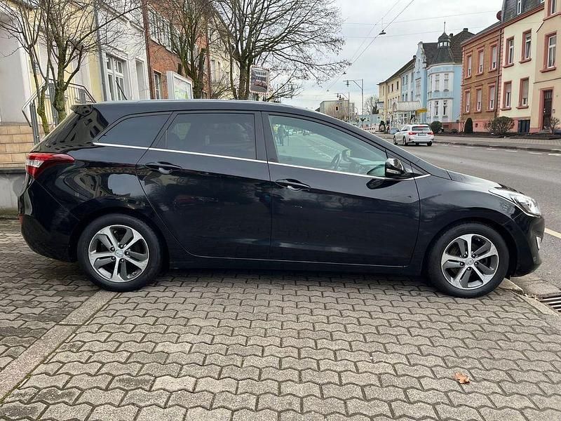 Gebraucht Hyundai i30 Premium 110 PS (80 kW) 2018 Schwarz Kombi