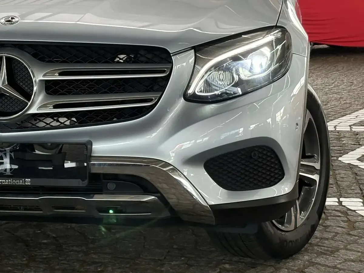 Gebraucht Mercedes GLC250 AMG 211 PS (155 kW) 2017 Silber (silber (diamantsilber (988u))) SUV