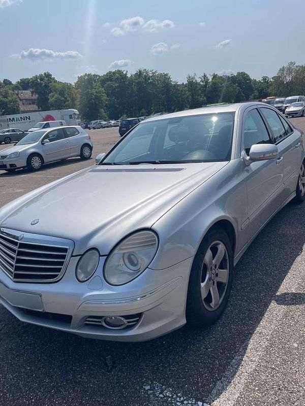 Grau Gebraucht 2008 Mercedes E350 Limousine | 7.800 € (Superpreis) - Bild 1/4