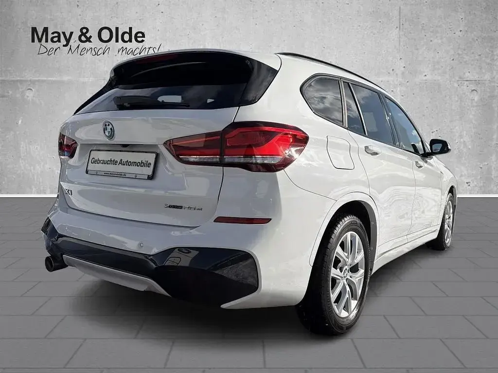 Gebraucht BMW X1 Sport Line 220 PS (161 kW) 2022 Alpinweiss iii SUV