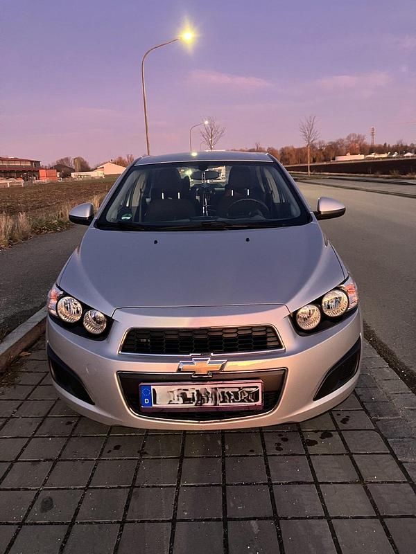 Gebraucht Chevrolet Aveo LT 86 PS (63 kW) 2012 Silber Limousine