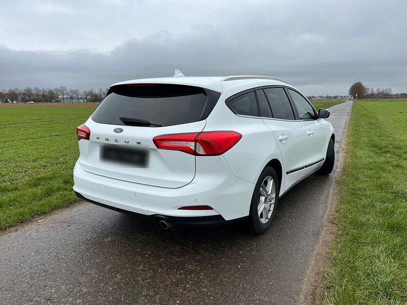 Gebraucht Ford Focus Cool & Connect 120 PS (88 kW) 2020 Weiß Kombi