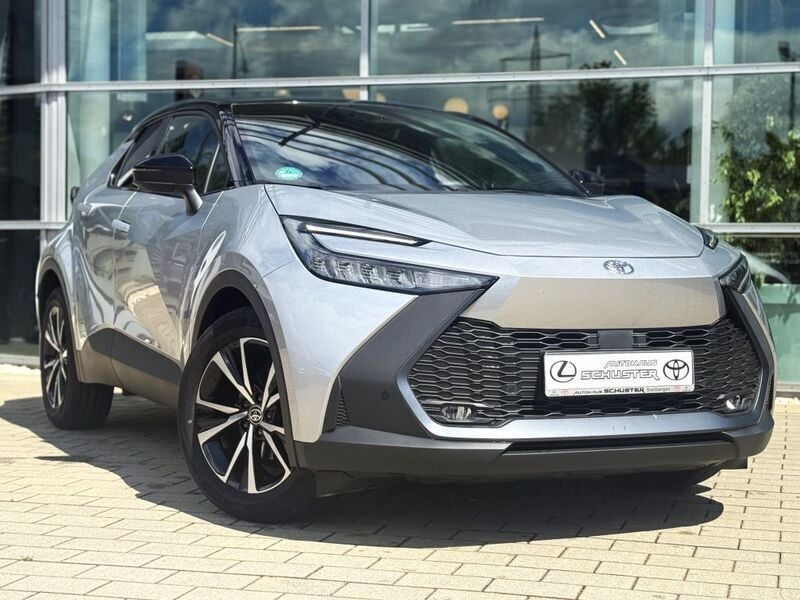 Shimmering silver metallic/sch Gebraucht 2024 Toyota C-HR Team SUV | 30.890 € (Fairer Preis) - Bild 1/4