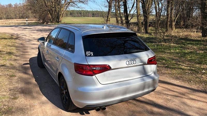 Gebraucht Audi A3 Attraction 122 PS (89 kW) 2013 Silber Limousine