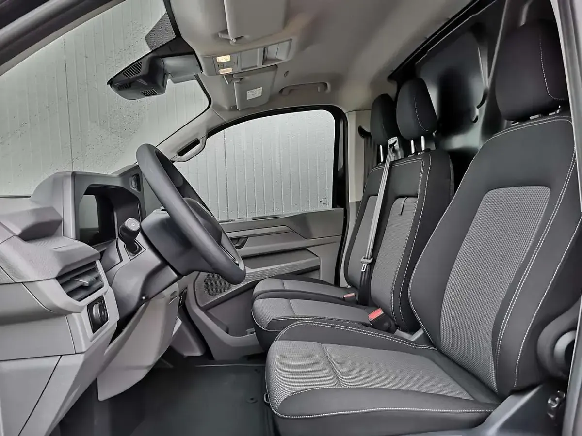 Neu VW Transporter 100 kW (136 PS) 2026 Midnight black metallic Van