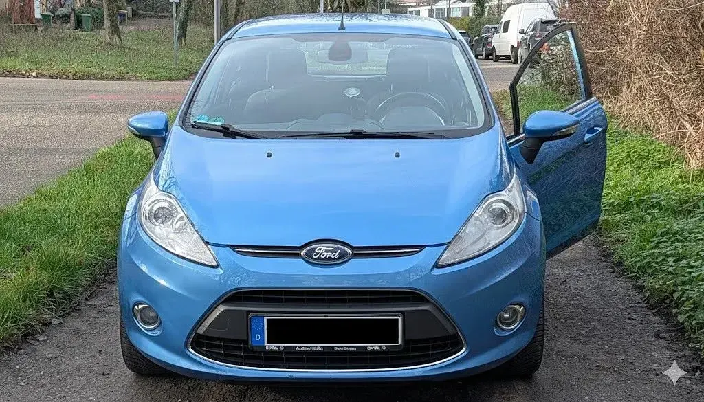 Gebraucht Ford Fiesta Titanium 82 PS (60 kW) 2012 Blau Limousine