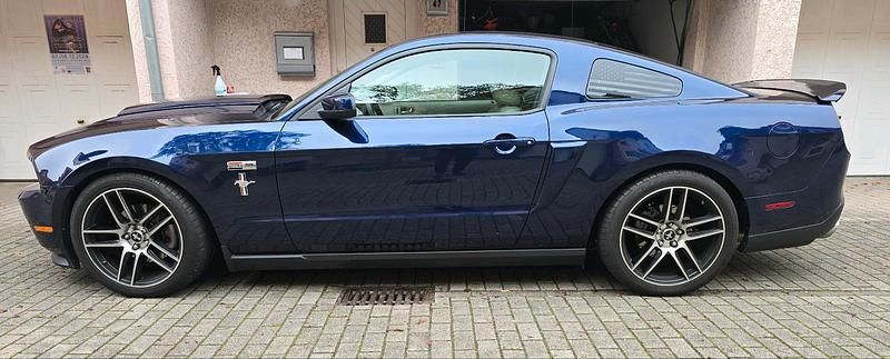 Second-hand Ford Mustang 330 CP (242 kW) 2010 Albastru Coupe