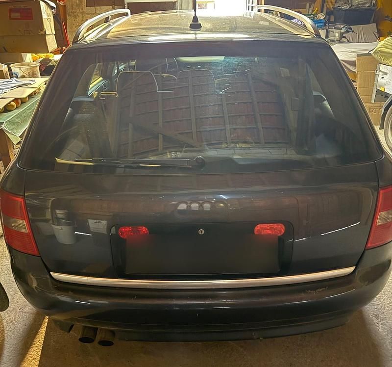 Second-hand Audi A6 150 CP (110 kW) 2004 Albastru Break
