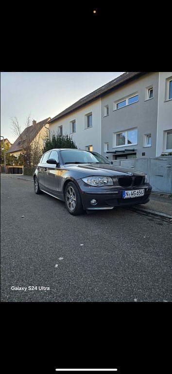 Grau Gebraucht 2005 BMW 116 Kleinwagen | 3.100 € (Fairer Preis) - Bild 1/4