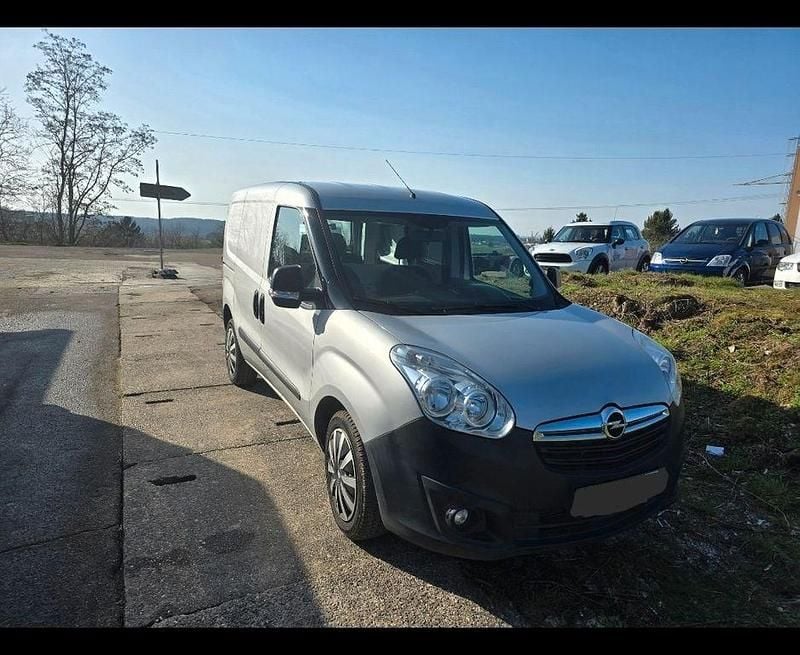 Gebraucht Opel Combo Selection 105 PS (77 kW) 2016 Silber Van / Kleinbus
