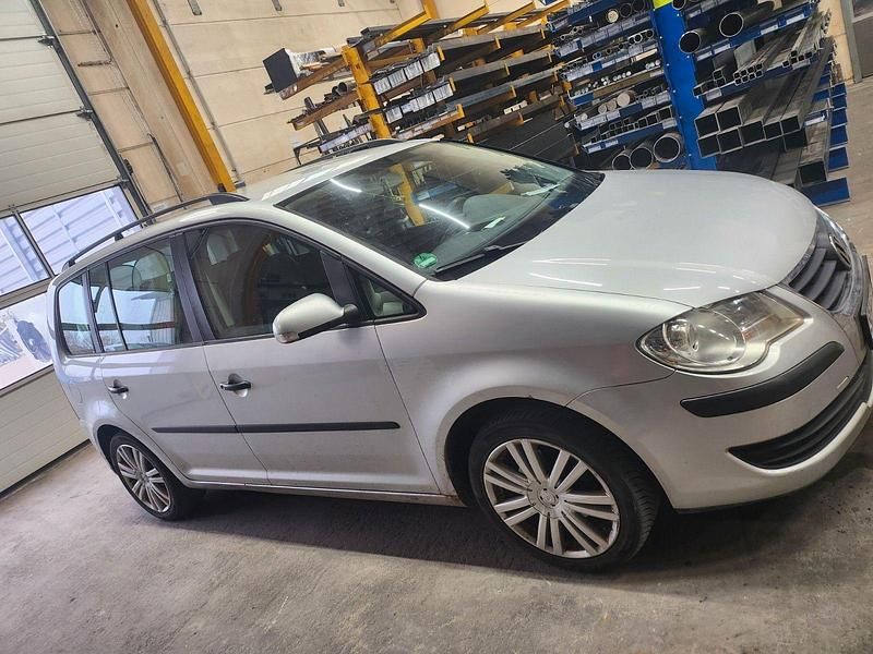 Silber Gebraucht 2007 VW Touran Trendline Van / Kleinbus | 1.800 € (Superpreis) - Bild 1/4
