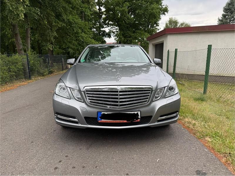 Silber Gebraucht 2010 Mercedes E300 Limousine | 12.999 € (Fairer Preis) - Bild 1/4