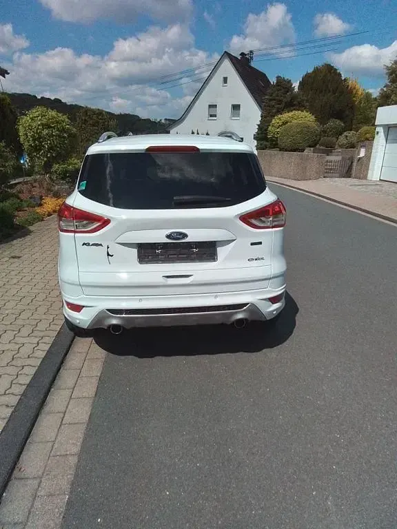 Używany Ford Kuga Titanium 150 KM (110 kW) 2016 Biały SUV