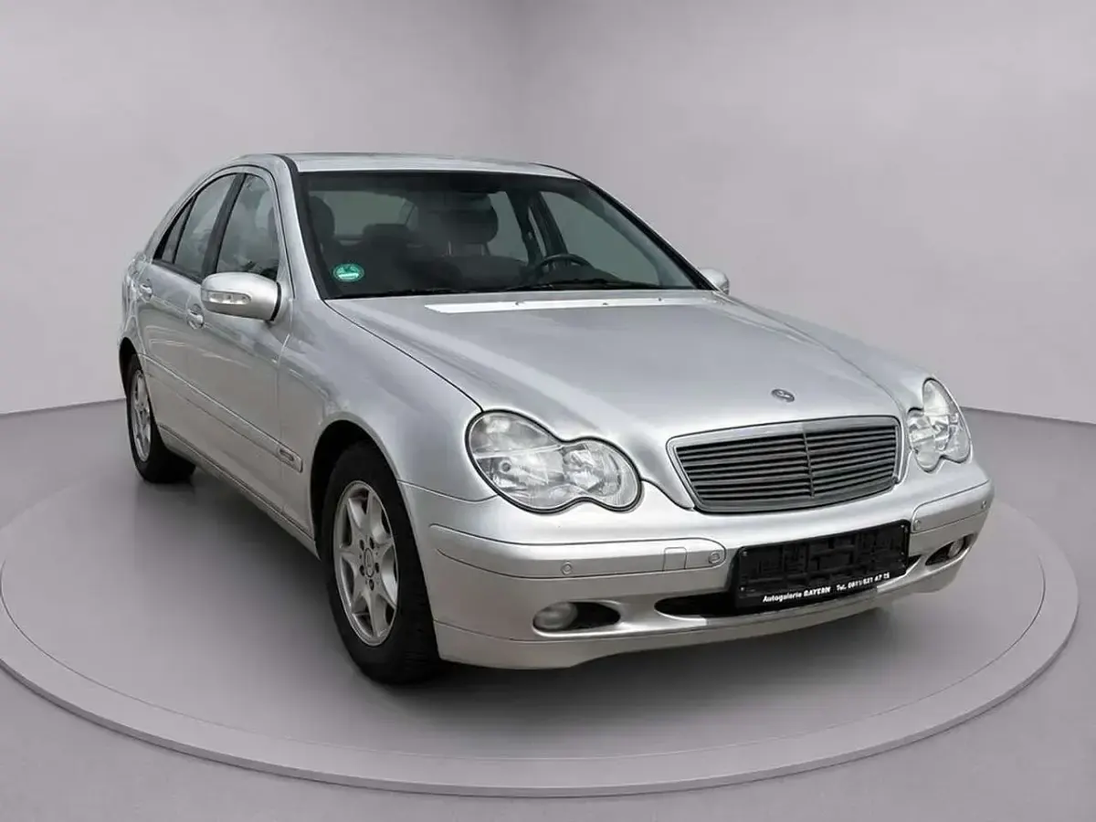 Gebraucht Mercedes C180 Classic 143 PS (105 kW) 2002 Silber Limousine