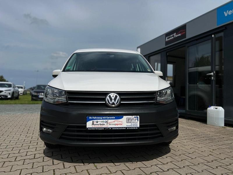 Weiß Gebraucht 2016 VW Caddy Maxi Trendline Van / Kleinbus | 10.990 € (Guter Preis) - Bild 1/4