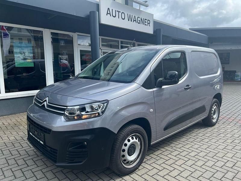 Lack grau artense/metallic kla Gebraucht 2024 Citroën Berlingo Van / Kleinbus | 20.990 € (Superpreis) - Bild 1/4
