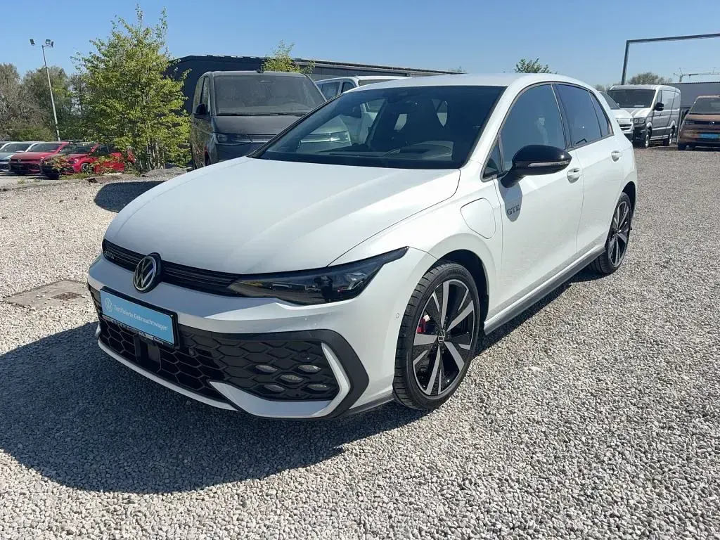 Gebraucht VW Golf VIII GTE 272 PS (200 kW) 2025 Oryxweiß perlmutteffekt Limousine