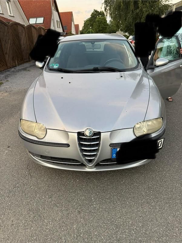 Silber Gebraucht 2002 Alfa Romeo 147 Kleinwagen | 900 € (Fairer Preis) - Bild 1/4
