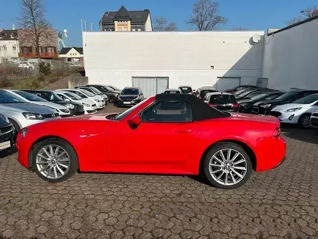 Gebraucht Fiat 124 Spider Lusso 140 PS (102 kW) 2019 Rot uni Cabrio