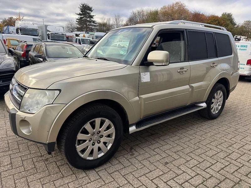 Gold Gebraucht 2009 Mitsubishi Pajero SUV | 6.500 € (Fairer Preis) - Bild 1/4